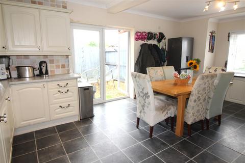 undefined, Park Road, Hengoed CF82