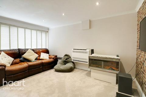 10 Moss Path, Galleywood, Chelmsford, CM2 8YQ