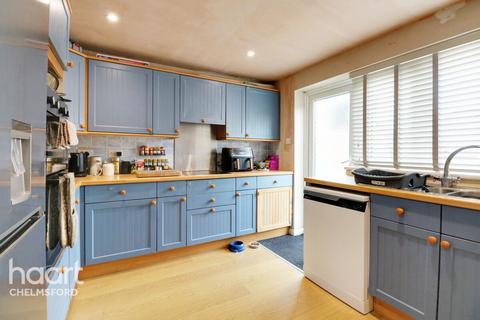 10 Moss Path, Galleywood, Chelmsford, CM2 8YQ