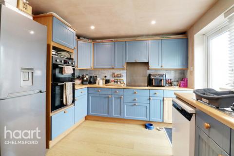 10 Moss Path, Galleywood, Chelmsford, CM2 8YQ
