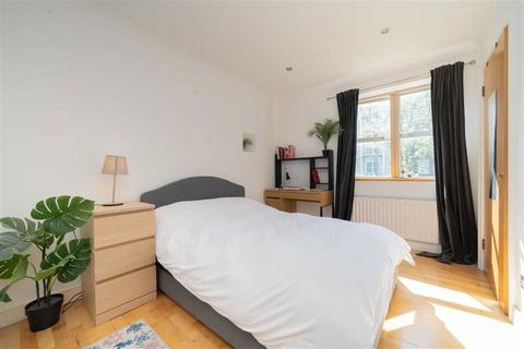 2 bedroom flat for sale, King Henry's Reach, London W6