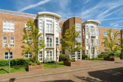 2 bedroom flat for sale, King Henry's Reach, London W6