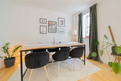 2 bedroom flat for sale, King Henry's Reach, London W6