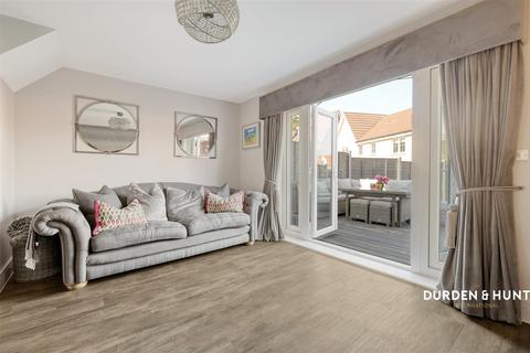 3 bedroom end of terrace house for sale, Alderwood Terrace, Chigwell, IG7
