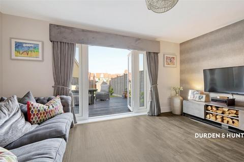 3 bedroom end of terrace house for sale, Alderwood Terrace, Chigwell, IG7