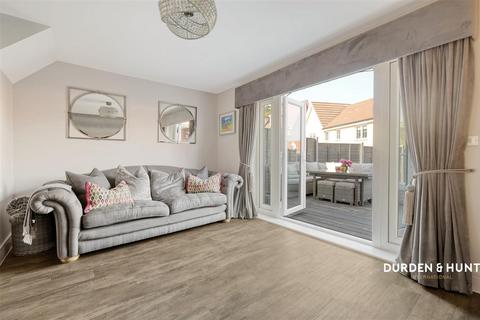 4 bedroom end of terrace house for sale, Alderwood Terrace, Chigwell, IG7