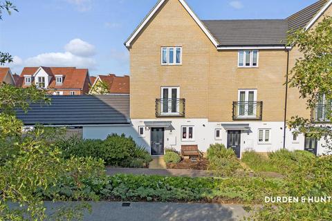 Alderwood Terrace, Chigwell, IG7