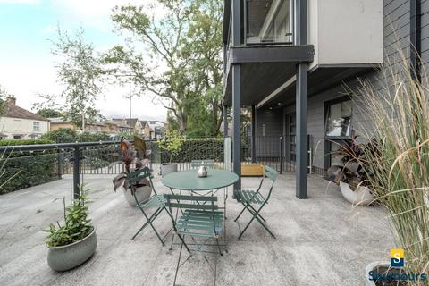 2 bedroom flat for sale, Wharf Road, Surrey GU1