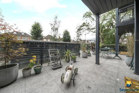 2 bedroom flat for sale, Wharf Road, Surrey GU1
