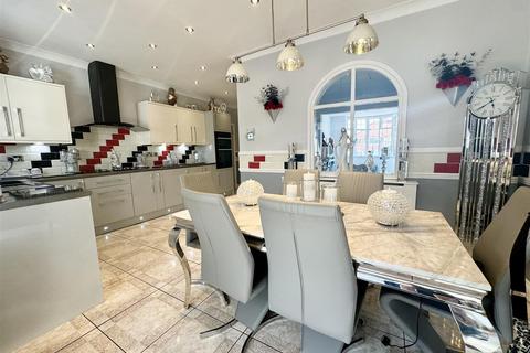 5 bedroom semi-detached house for sale, Stourbridge Road, Halesowen