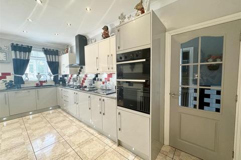 5 bedroom semi-detached house for sale, Stourbridge Road, Halesowen