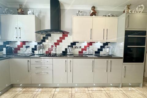 5 bedroom semi-detached house for sale, Stourbridge Road, Halesowen