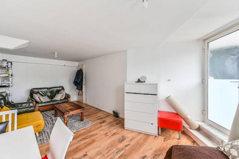 1 bedroom flat for sale, Seaton Road, Kennington, London, SE11