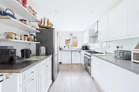 undefined, Popular cul de sac location in Clevedon