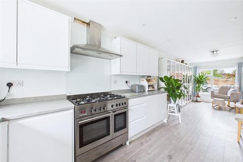 undefined, Popular cul de sac location in Clevedon