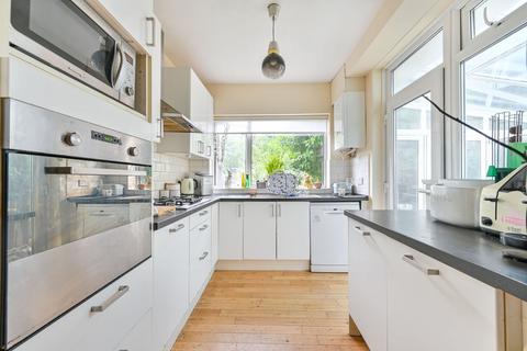 Queenscourt, Wembley, HA9