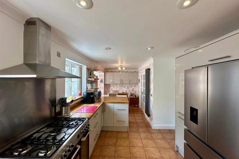 6 bedroom detached house for sale, Alvis Drive, Peterborough PE7