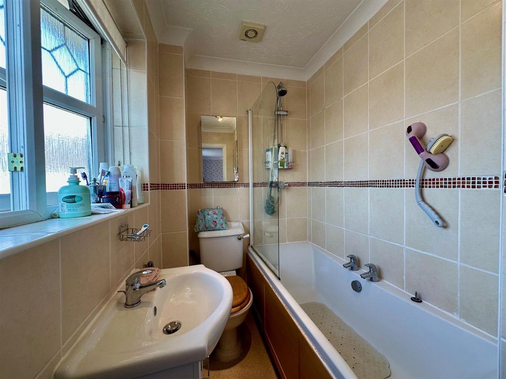 En-Suite Bathroom