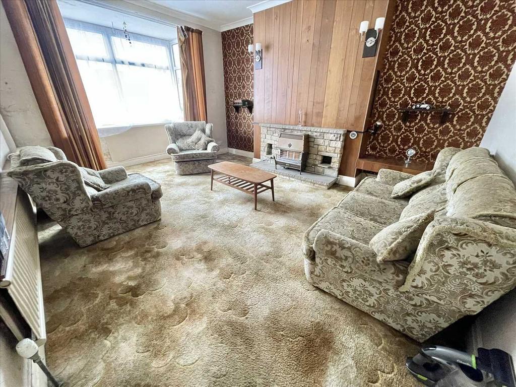 LOUNGE (front)