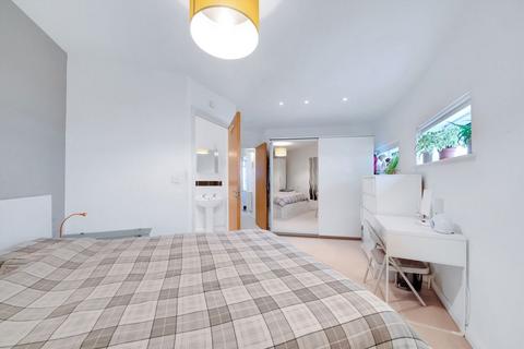 2 bedroom flat for sale, Martello Street, London E8
