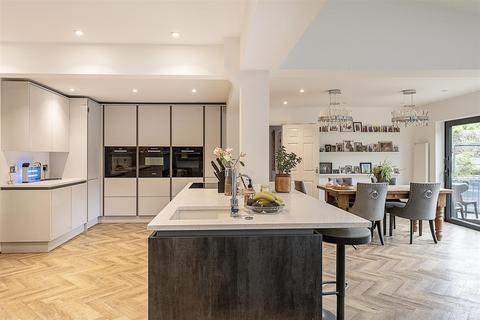 4 bedroom detached house for sale, Dale Avenue, Gustard Wood