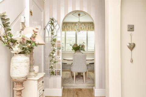 3 bedroom semi-detached house for sale, Linnell Road, Redhill RH1