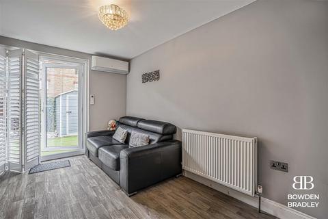20 Tulip Gardens, Ilford, IG1 2JX