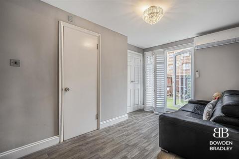 20 Tulip Gardens, Ilford, IG1 2JX