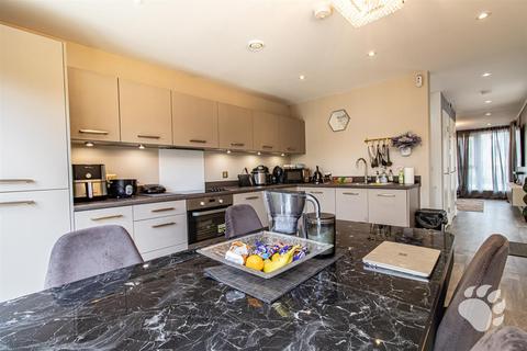 3 bedroom end of terrace house for sale, Cheshire Walk, Basildon SS14
