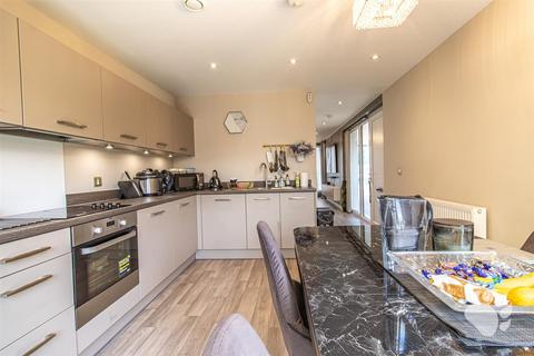 3 bedroom end of terrace house for sale, Cheshire Walk, Basildon SS14