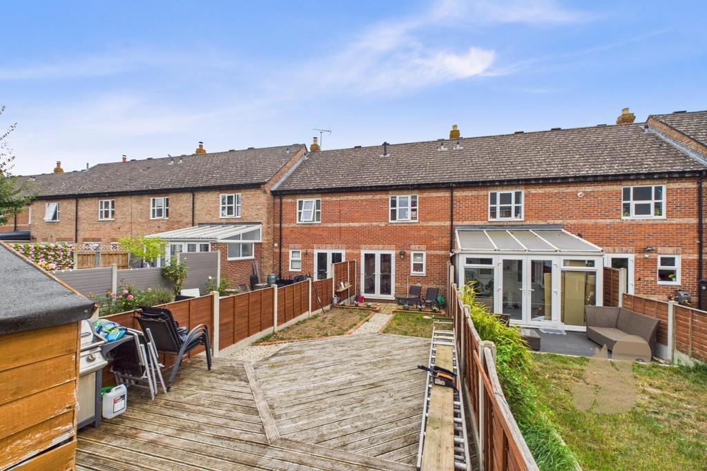 CAM01659 G0-PR0562-STILL012.jpg