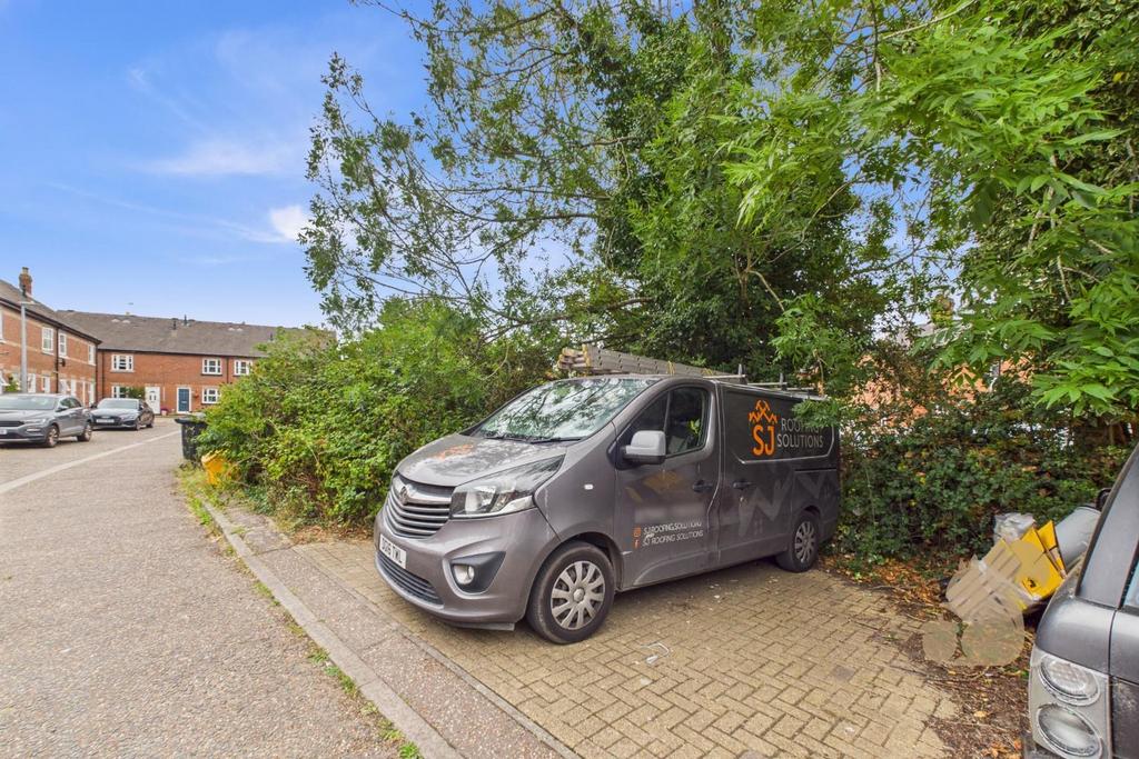 CAM01659 G0-PR0562-STILL015.jpg