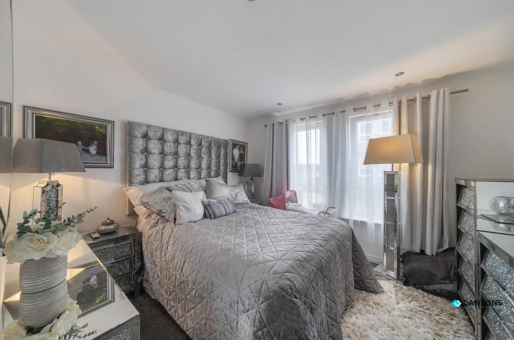 SECOND BEDROOM.jpg