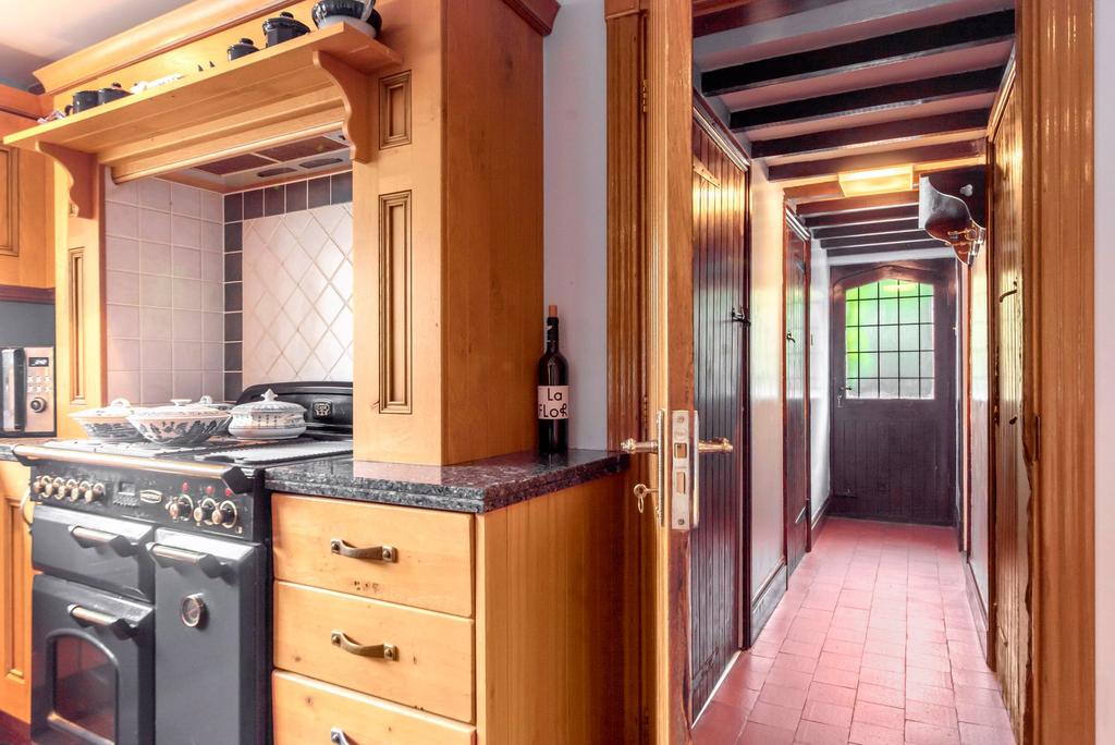 Kitchen/Side Entry