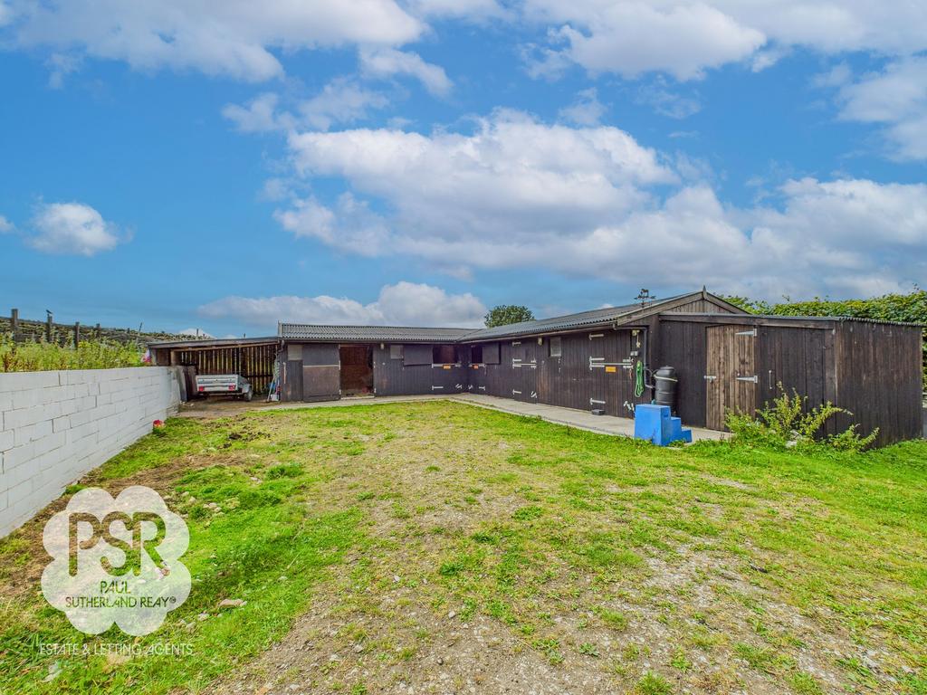 Five Stable Block with Vehicular Access, Store...