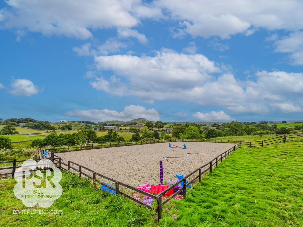 Menage with Separate Parking Area