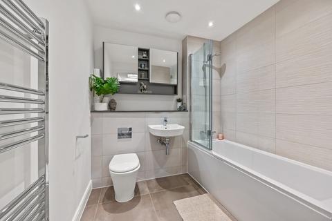 2 bedroom apartment for sale, Ceres Crescent, Epsom, KT17