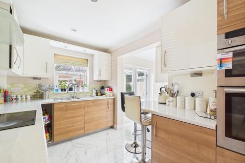 4 bedroom detached house for sale, Lovent Drive, Leighton Buzzard, LU7