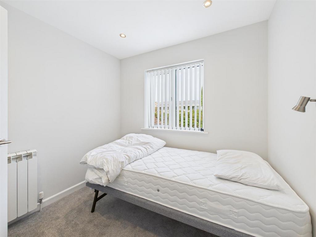 CAM04392 G0-PR0125-STILL014.jpg