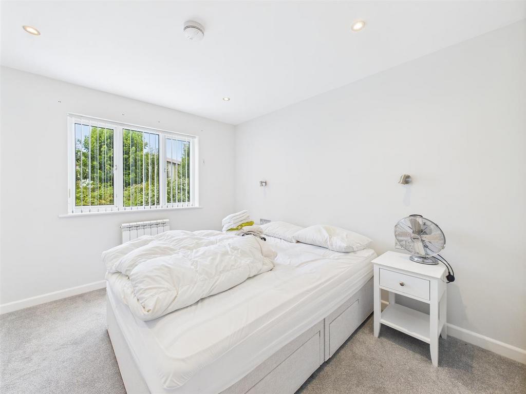 CAM04392 G0-PR0125-STILL012.jpg