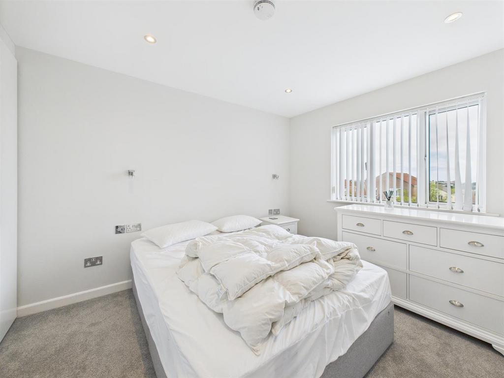 CAM04392 G0-PR0125-STILL013.jpg