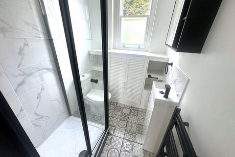 2 bedroom apartment to rent, Brondesbury Villas, London, NW6 6AD