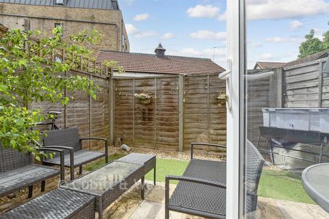2 bedroom ground floor maisonette for sale, 1 Yattendon Road, Horley RH6