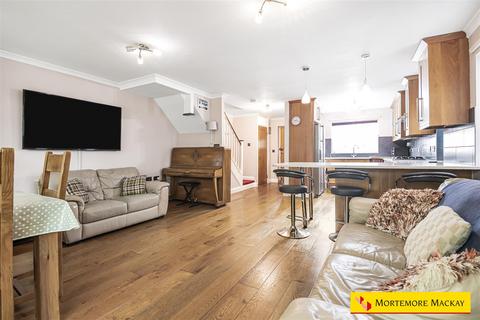 17 Moynihan Drive, London, N21 1SH