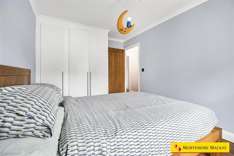 17 Moynihan Drive, London, N21 1SH