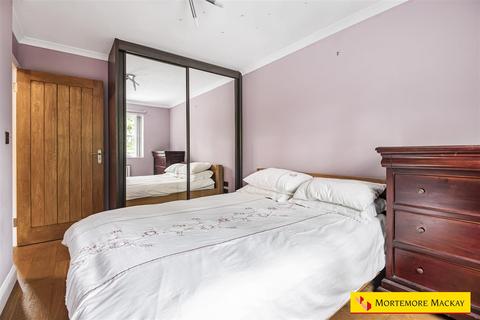17 Moynihan Drive, London, N21 1SH