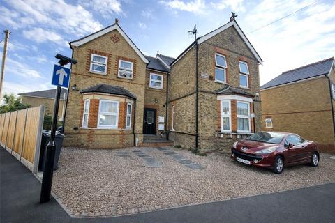 2 bedroom apartment to rent, Flat B, Hounslow TW3