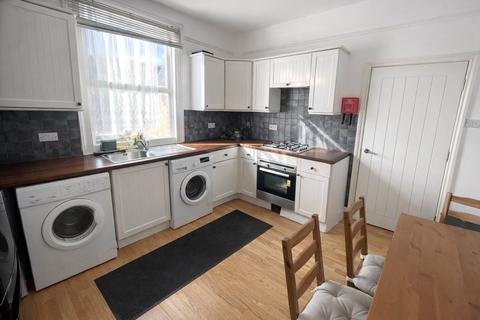 2 bedroom apartment to rent, Flat B, Hounslow TW3