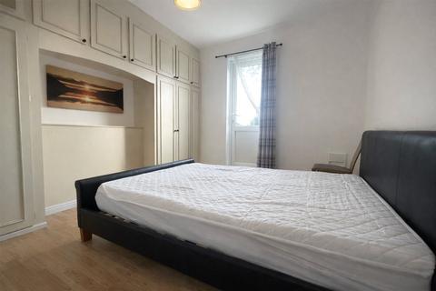 2 bedroom apartment to rent, Flat B, Hounslow TW3