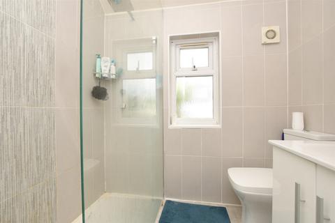 2 Hawthorn Crescent, South Croydon, CR2 8PD